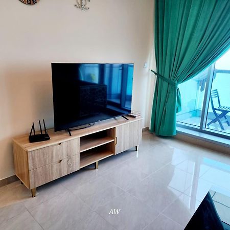 2 Bedroom Luxury Beach Apartment With Full Seaview Ajman Bagian luar foto