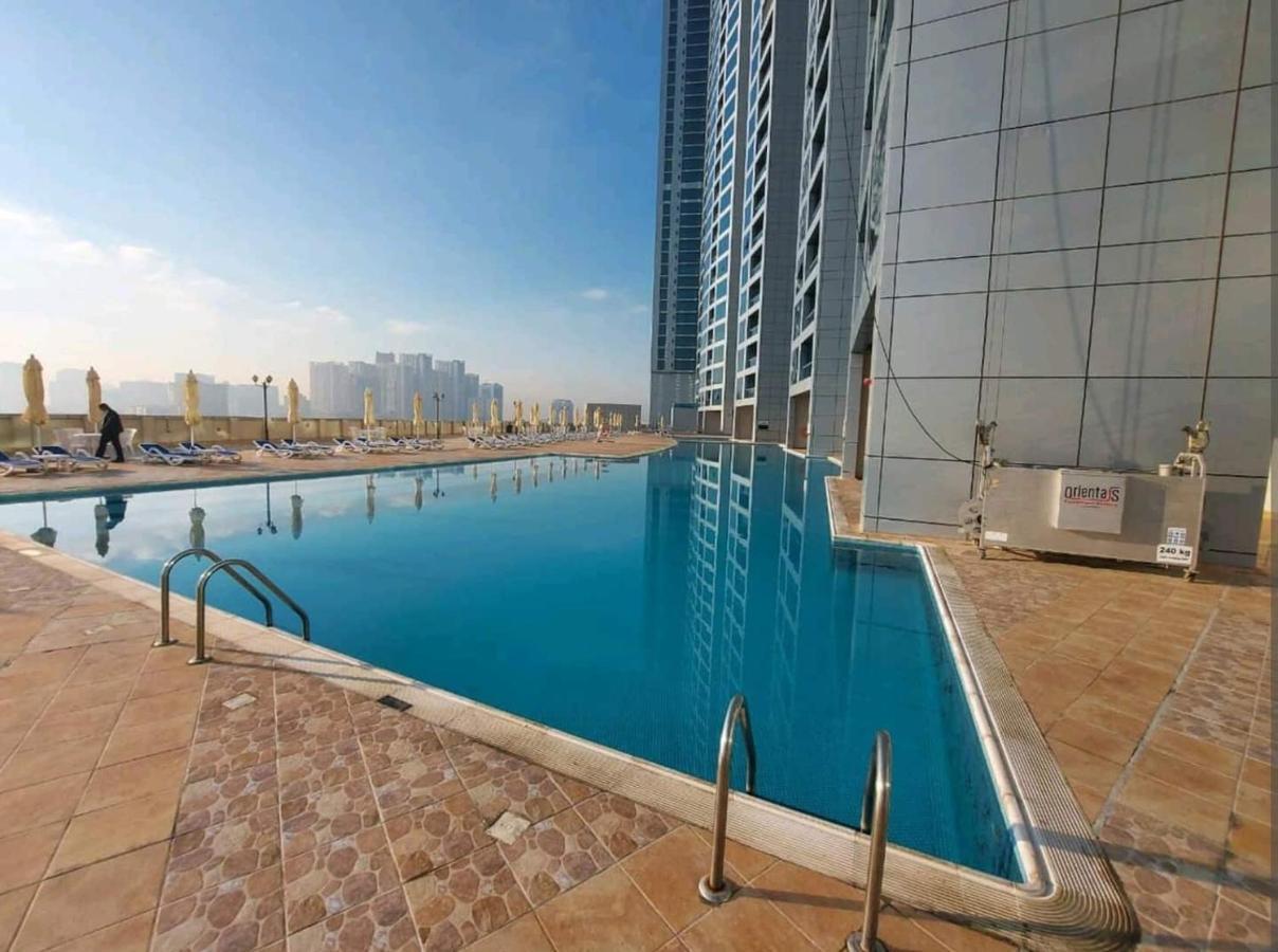 2 Bedroom Luxury Beach Apartment With Full Seaview Ajman Bagian luar foto