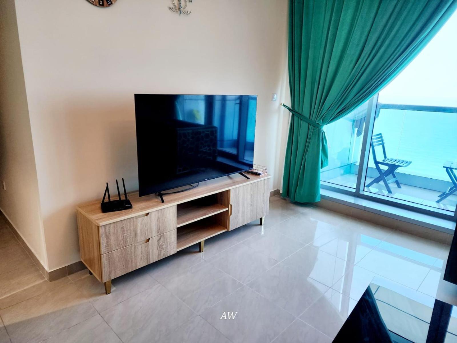 2 Bedroom Luxury Beach Apartment With Full Seaview Ajman Bagian luar foto