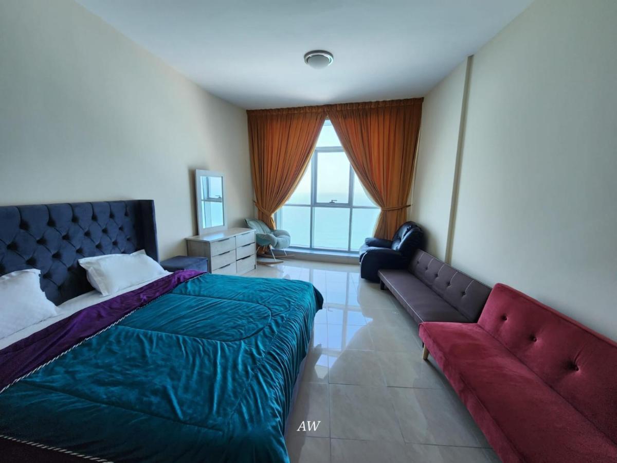 2 Bedroom Luxury Beach Apartment With Full Seaview Ajman Bagian luar foto